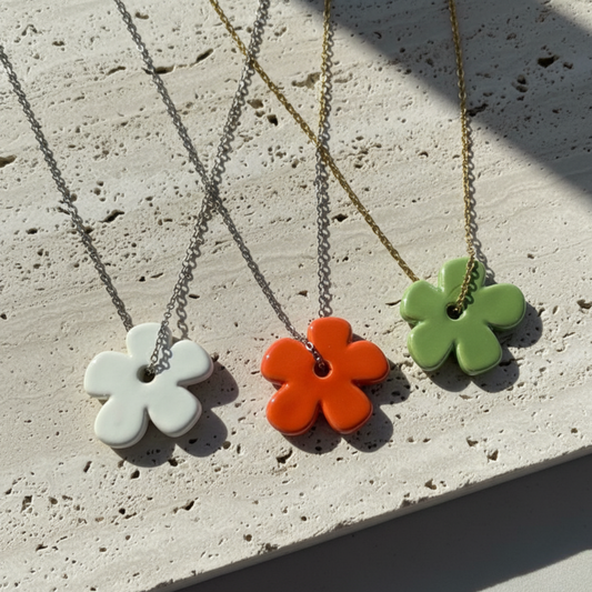 Collar flor cerámica