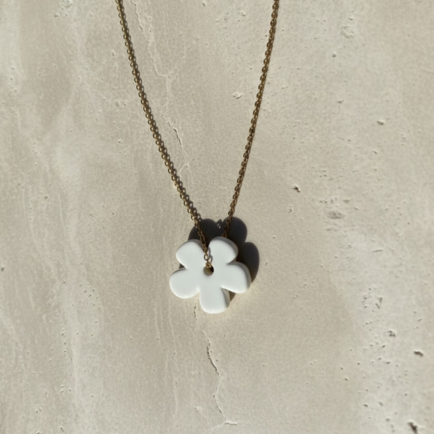 Collar flor cerámica