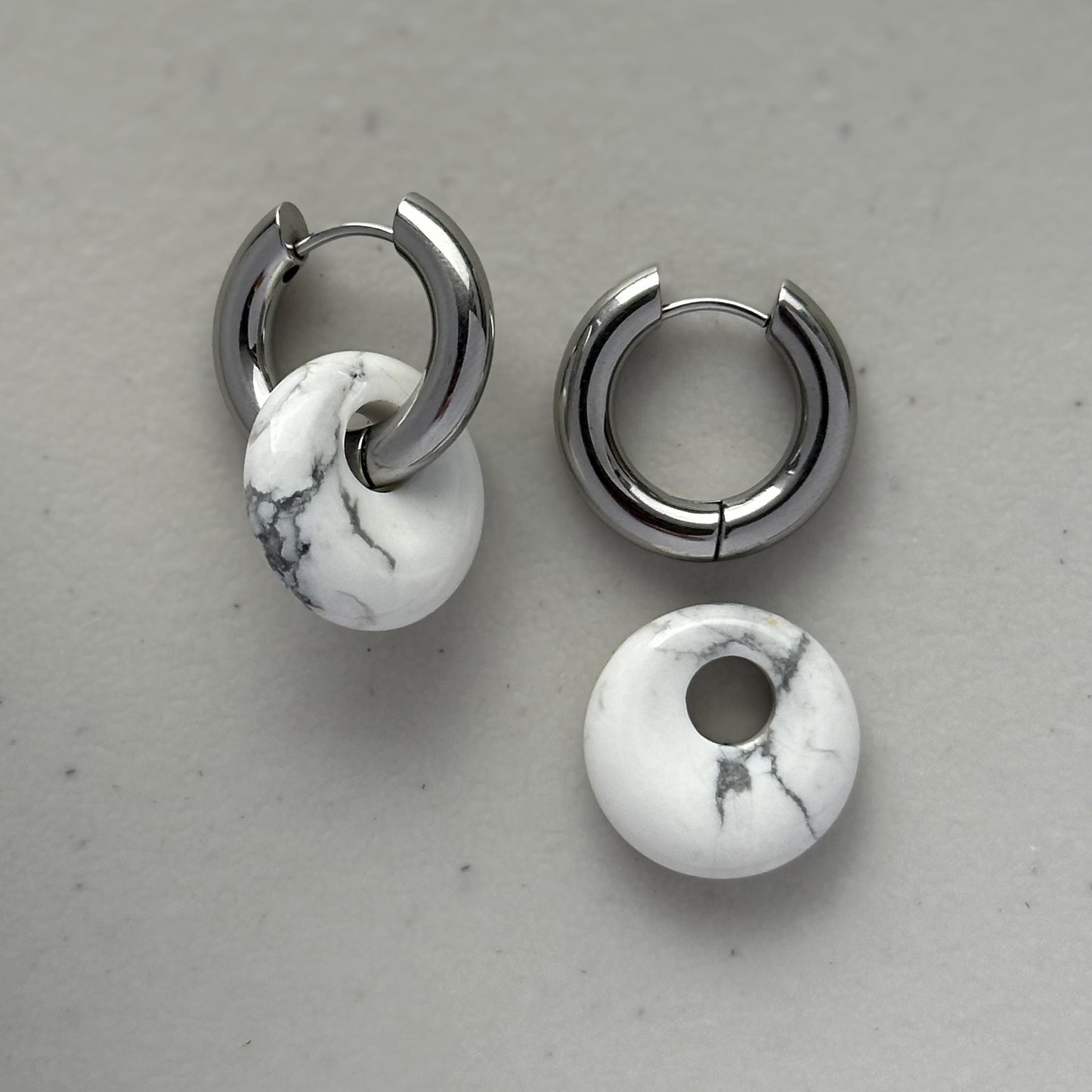 Howlita Hoops