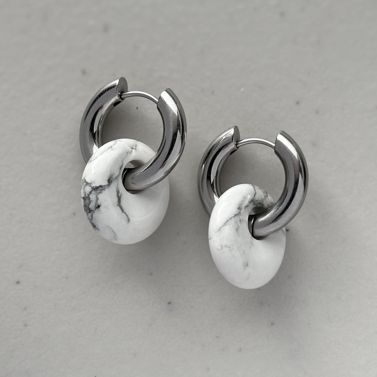 Howlita Hoops